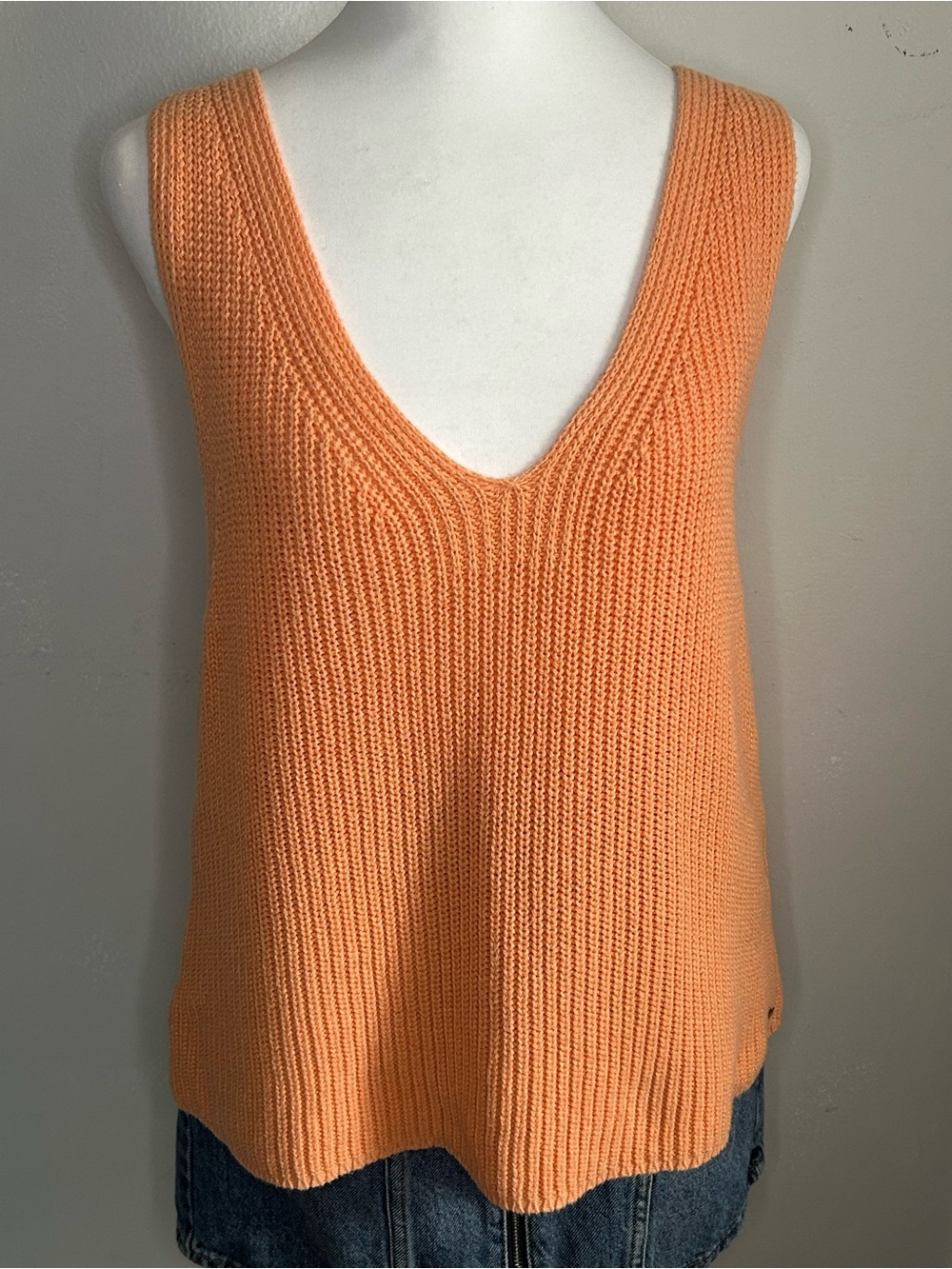 Roxy Bright Place Sleeveless Ribbed Knit V-Neck Relaxed Tank Sweater Coral Reef